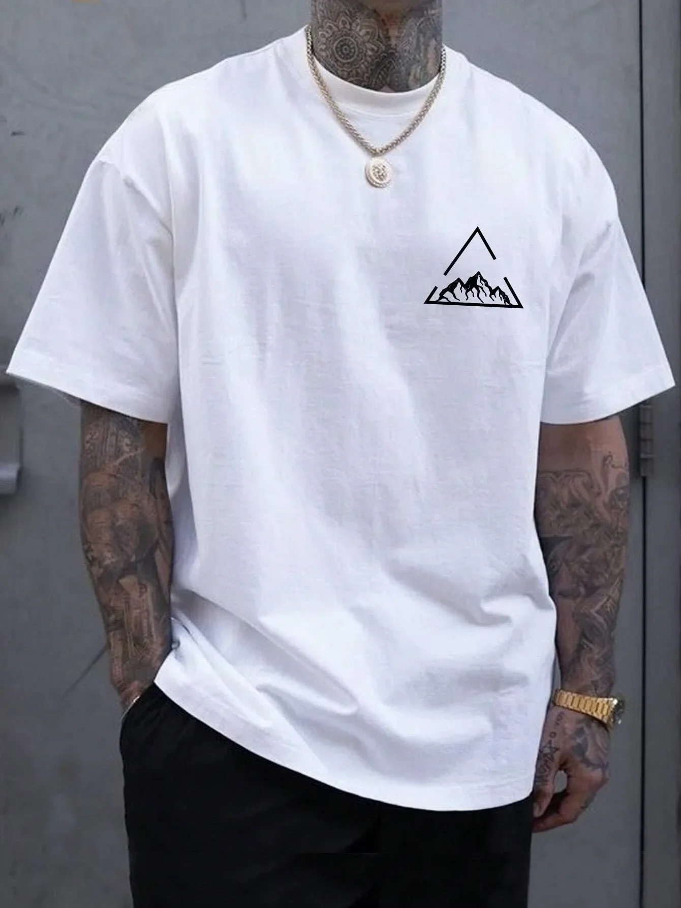 

The new geometric pattern mountain scenery printed short-sleeved T-shirt is suitable for summer men's casual fashion. It is suit