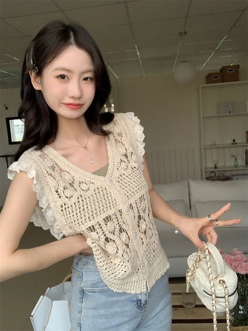 

Summer Korean niche style V-neck hollowed out vest for women with sweet flying sleeves and versatile loose fitting short top