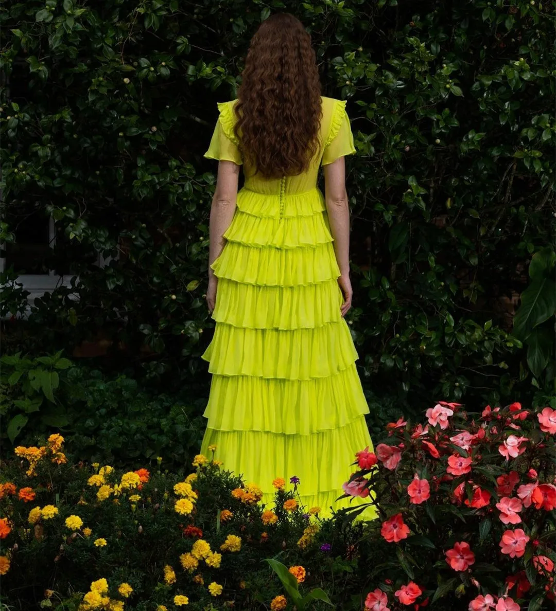 Elegante lange grüne Chiffon-Abendkleider mit V-Ausschnitt und geschlitztem, boden langem Ballkleid mit A-Linien-Flügel ärmeln für Frauen