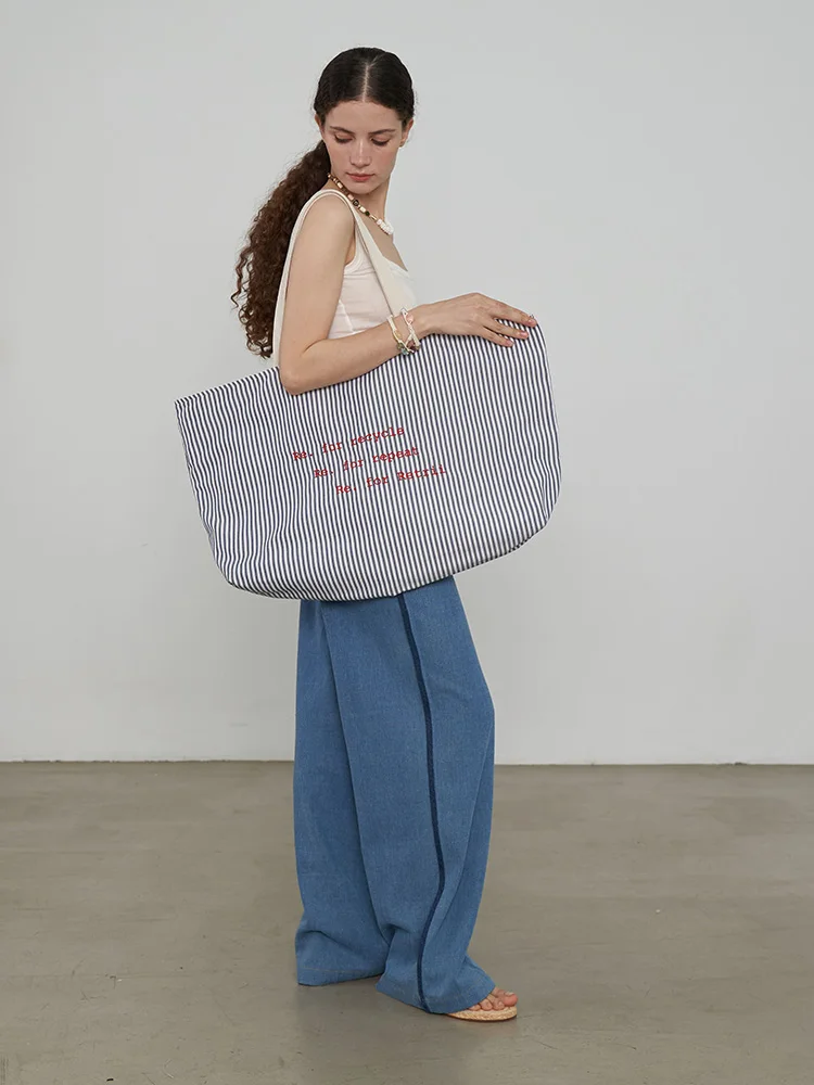 مقدمة عن حقيبة Retrii GoWild Series Double-Sided Large Beach Tote Stripe Embroidery Canvas Bag