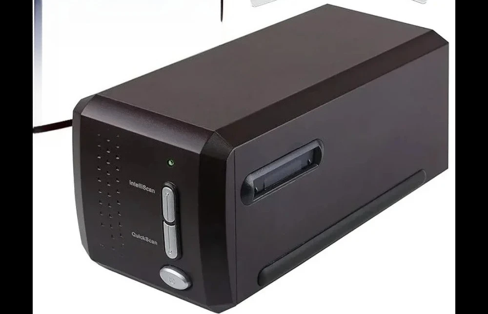Applicable to Plustek OpticFilm 8200i Ai Film Scanner -Converts 35mm Film & Slide into Digital, Bundle SilverFast Ai Studio 9 +