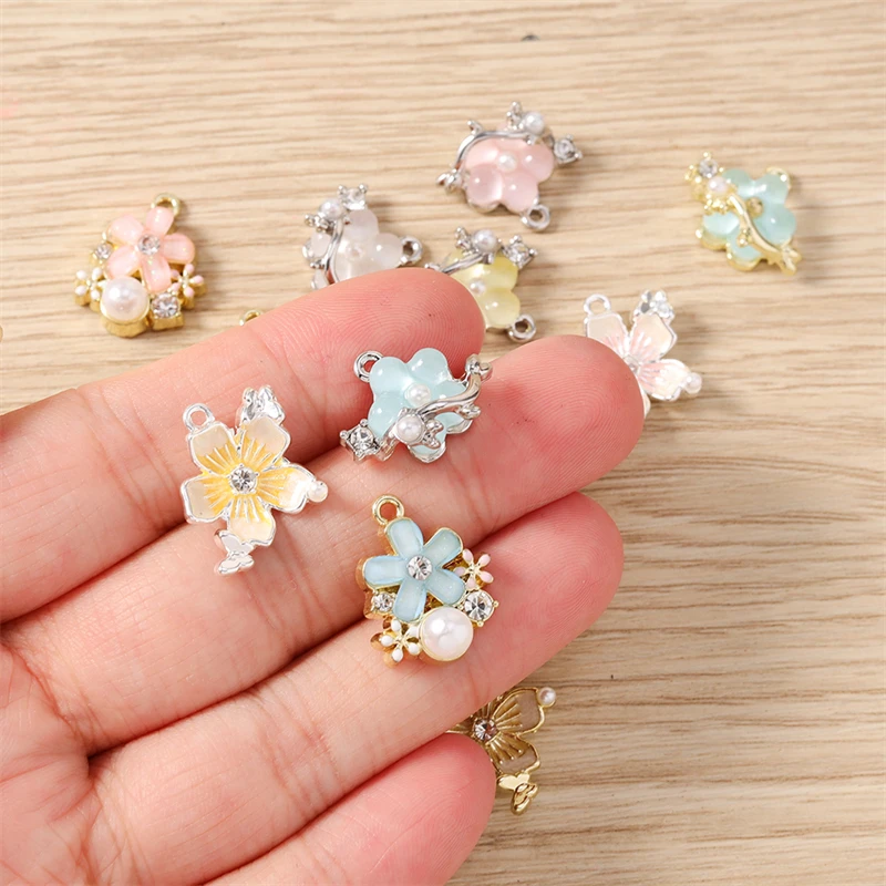 5 Stück niedliche, gemischte Kristall-Metall-Blumen-Anhänger zum Basteln von Ohrringen, Halsketten, Armbändern, DIY-Handarbeiten und Schmuckzubehör – Detail 2