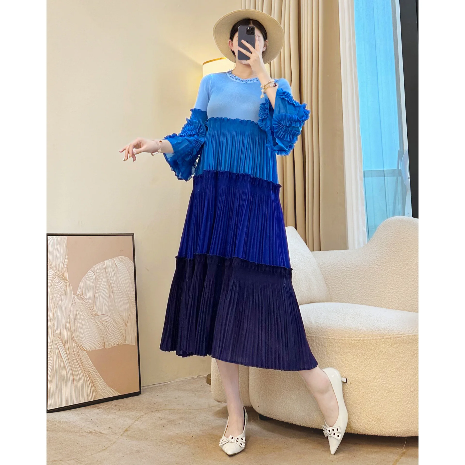 Sukienka Miyake Fold w nowym stylu na sezon Jesień/Zima 2025, modna, luźna, łączona sukienka z okrągłym dekoltem, falbaniasta spódnica, sukienka z długim rękawem.