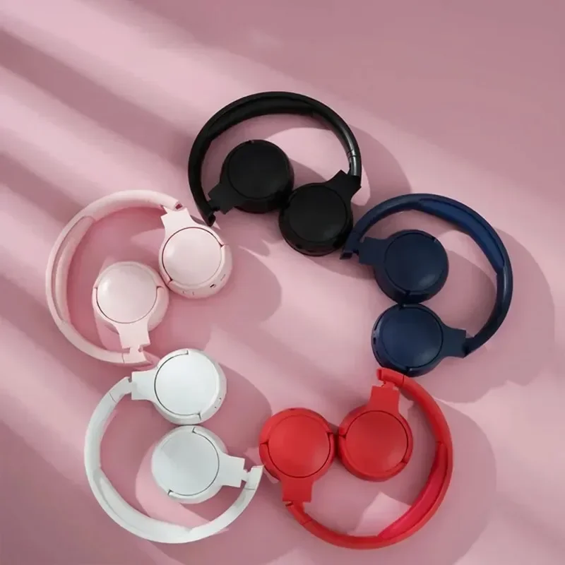 

Wireless headsets, Bluetooth headsets, music playback, rotating headsets with microphones decorate the outdoor garden.