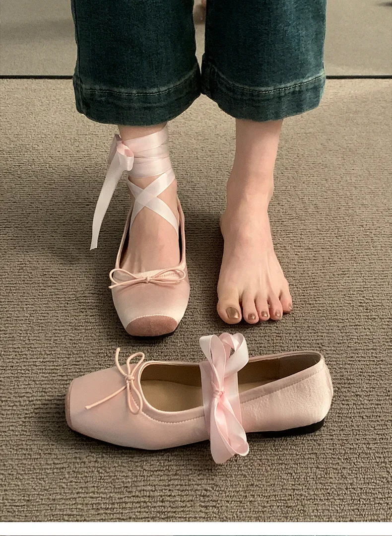 Designer-Kreuzriemen-Damenschuhe im Mary-Jane-Stil, modische Schuhe mit eckiger Zehenpartie und Schleifenverzierung, bequeme Damen-Ballerinas. – Detail 3