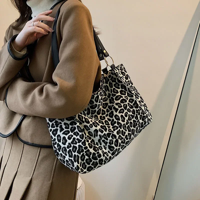 Women Popular Handbags Large Capacity Leopard Shoulder Bags 2023 New Fashion Tote Shopping and Travel Bags Canvas