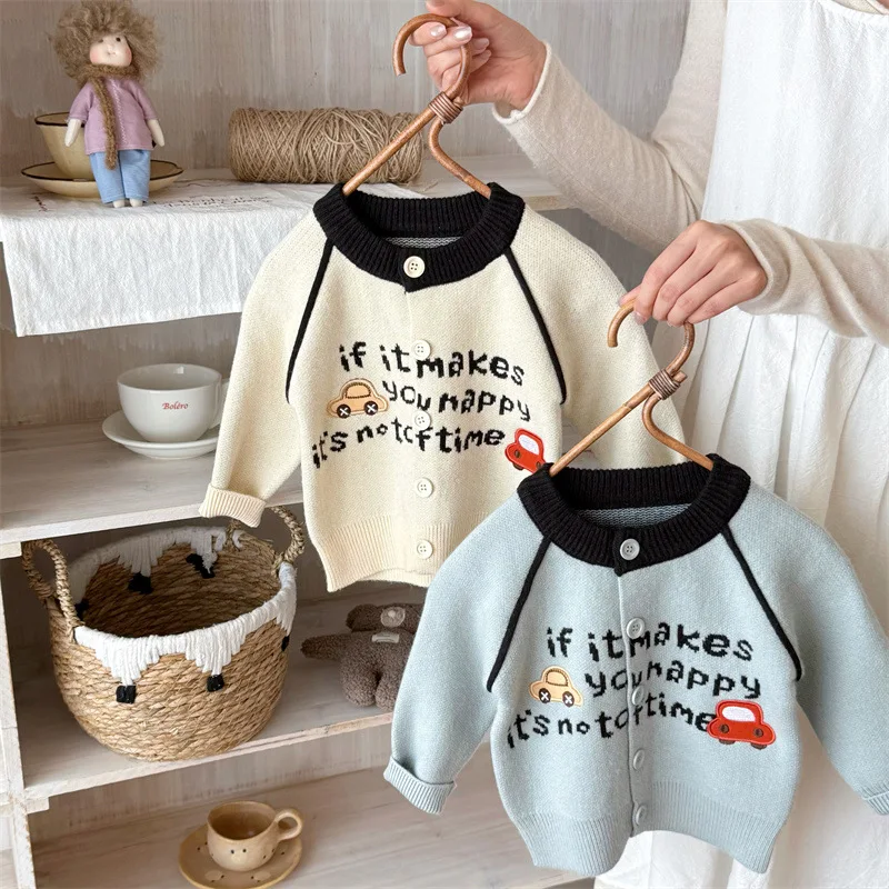 

Осень-зима 2022, свитер для маленьких мальчиков с вышивкой в виде буквы автомобиля, детский кардиган для маленьких мальчиков, свободные пальто с круглым воротником для маленьких мальчиков