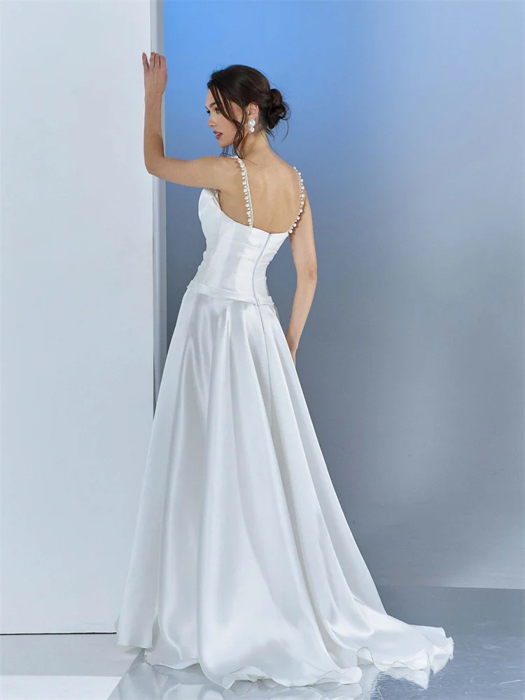 Aangepaste spaghettibandjes Sweetheart halslijn satijn A-lijn trouwjurk rits terug vloerlengte sweep trein jurk voor bruid