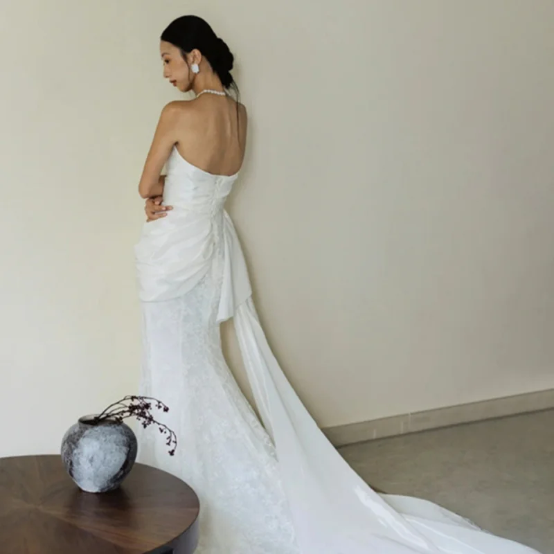 الفرنسية الرجعية الراقية الدانتيل حورية البحر الساتان فستان الزفاف الخفيف في الهواء الطلق ثوب الغابات نمط فستان قطار صغير