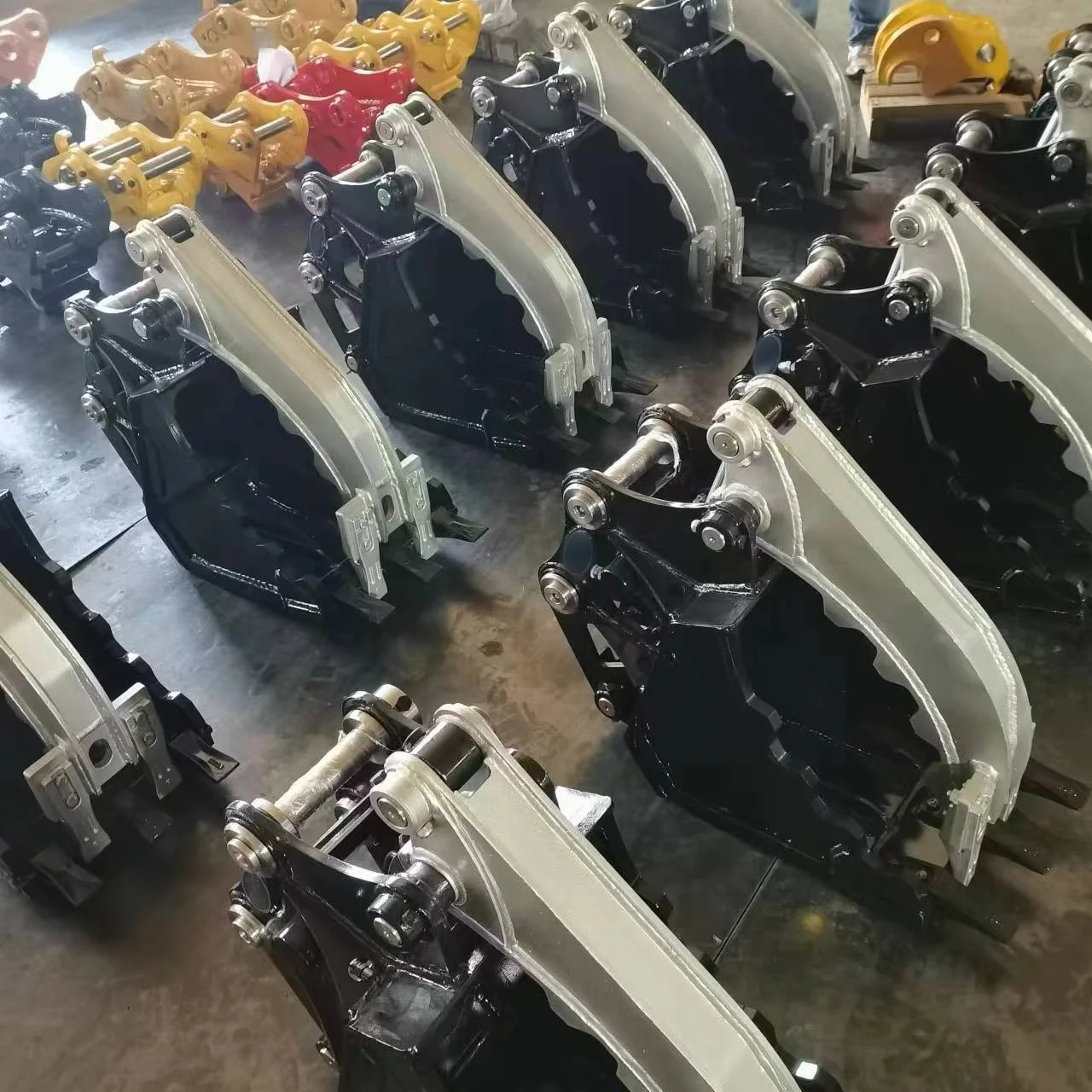Hydraulic Thumbs Compatible with CAT and Komatsu Excavators