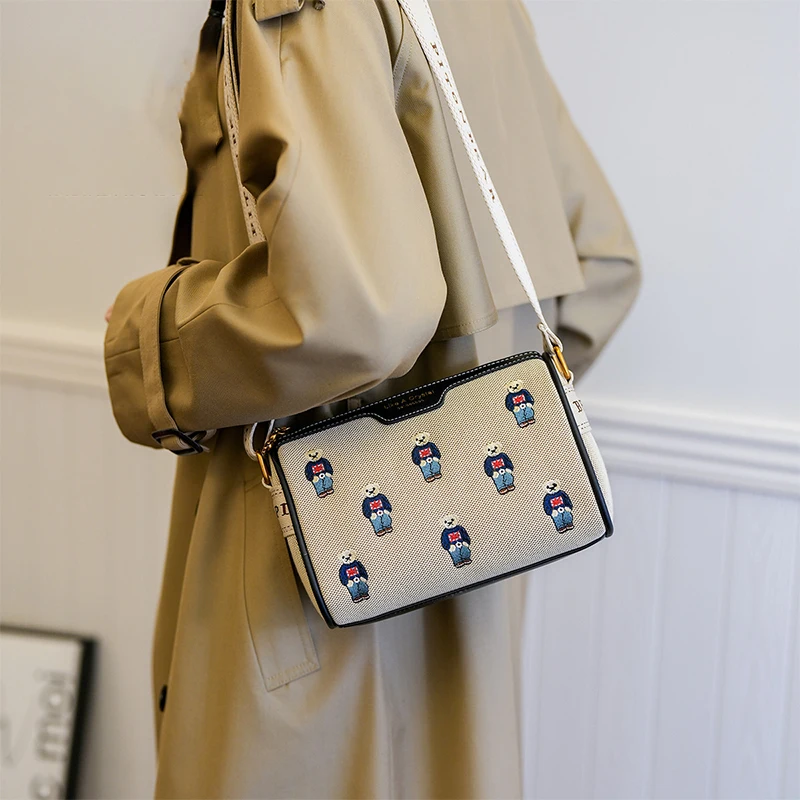 

Bear Embroidered Canvas Bag Fashionable Women's Square Bag Casual Shoulder Crossbody Bag