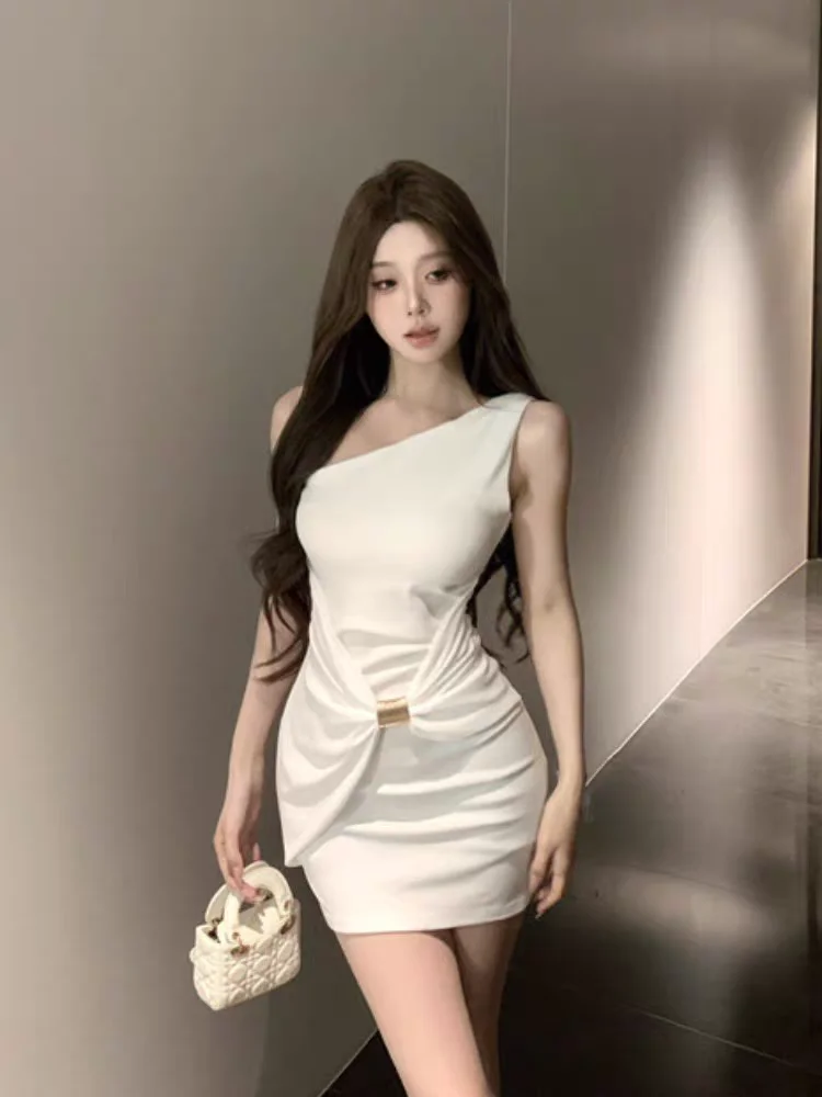 

Chic Lady Single Shoulder Diagonal Collar Retro Solid Color Dress Sexy Backless Slim Short Dresses Female 2025