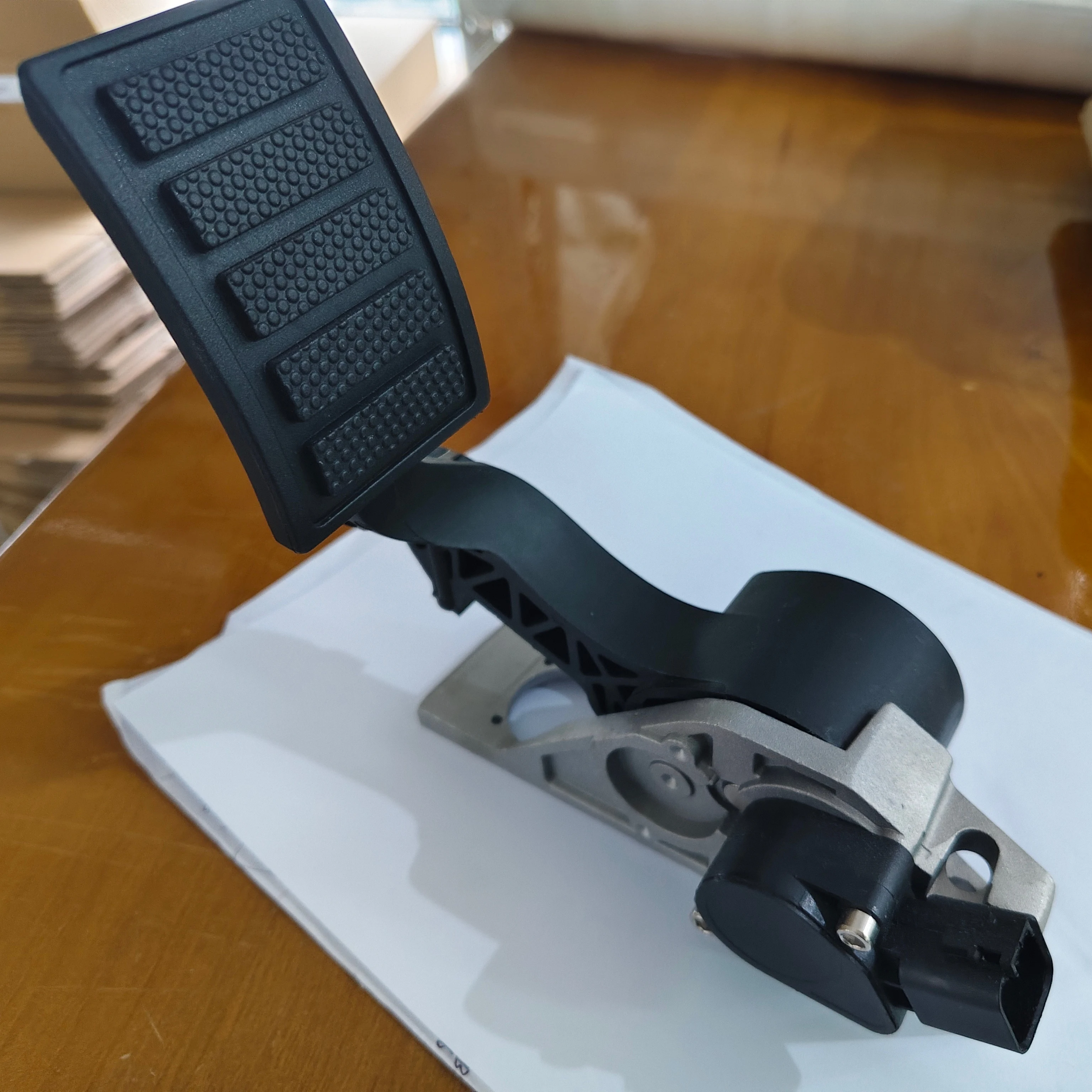 Electronic Accelerator Pedal for VOLVO Truck Compatible with 82627957 20893508 OEM Part Number Automotive Accessory 5