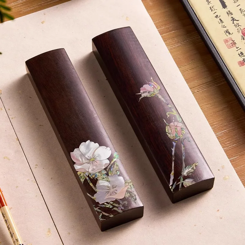 

Creative Classical Pattern Paper Pressing Artifact with New Chinese Style Calligraphy Brush for Town Ruler