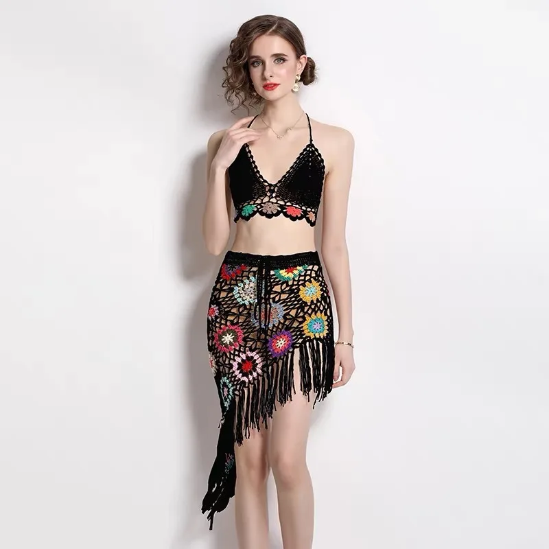 

Seaside resort fashion suit, crochet cut-out halterneck backless vest, two-piece high-waisted tassel hip skirt