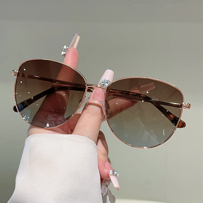 KAMMPT Vintage Übergroße Sonnenbrille Frauen 2025, Neue Cat Eye Gradient Decor Shades Trendy Marke Design Outdoor Casual Sonnenbrille