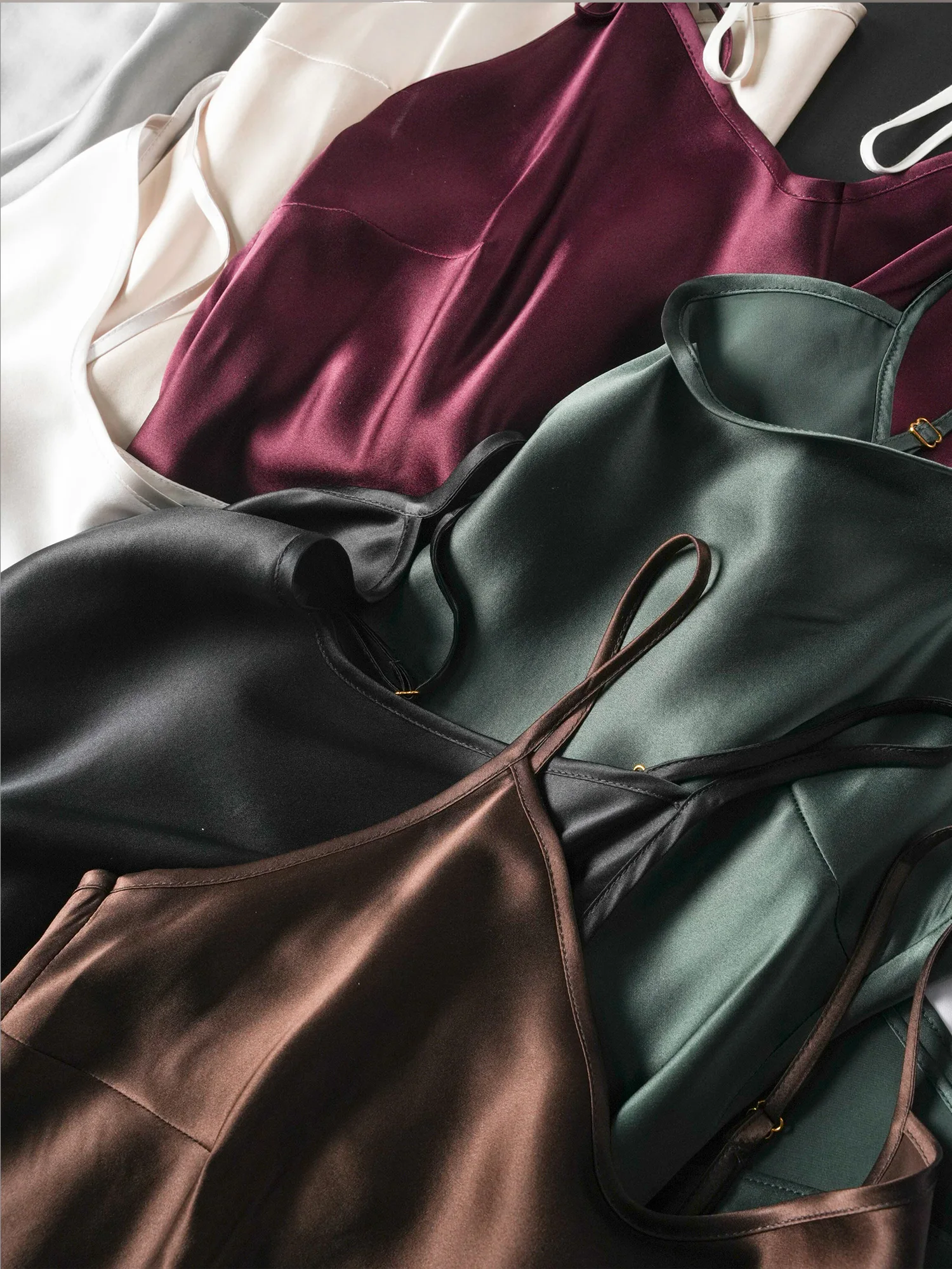 Small Heavyweight 21MM 100% Natural Mulberry Silk Plain Satin French V-neck Diagonal Cut Women's Sexy Solid Suspender Dress