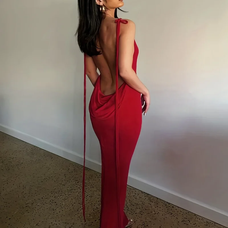 فستان صيفي جديد لعام 2024 مثير بدون حمالات ورقبة معلقة