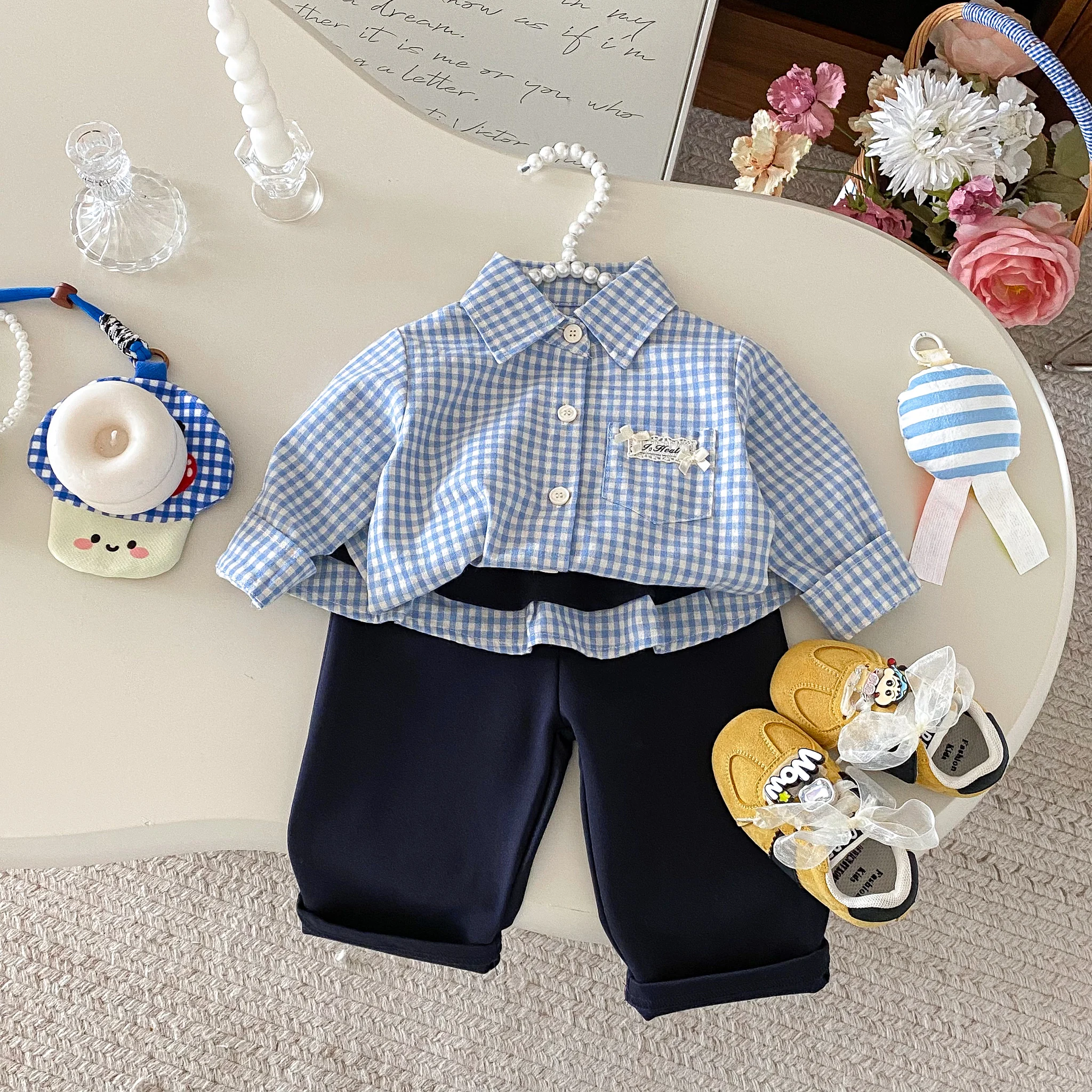 

Spring and autumn girl's set: Checked shirt + flower bud long pants, a casual and sweet outfit
