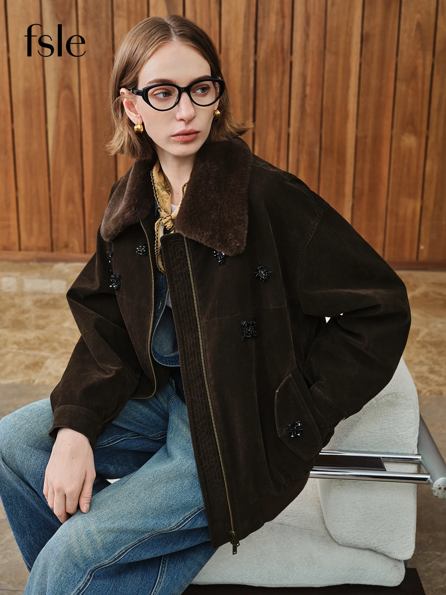 FSLE 【سلسلة ممتازة】 سترة كلاسيكية من جلد الغزال المطرز بالخرز مع تطريز لؤلؤي للنساء شتاء 2025 وصول جديد