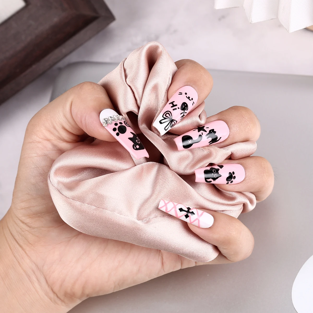 مجموعة مكونة من 10 قطع من أطراف أظافر الأكريليك شبه المنحرفة للقطط، مناسبة للفتيات اللطيفات