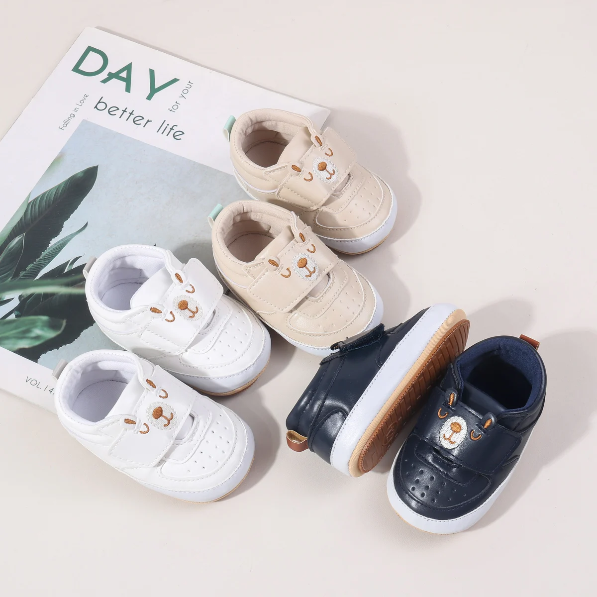 

Новинка весны и осени 2025 года. Детская обучающая обувь. Осенняя обувь для малышей. Обувь для малышей с вышивкой медвежонка.