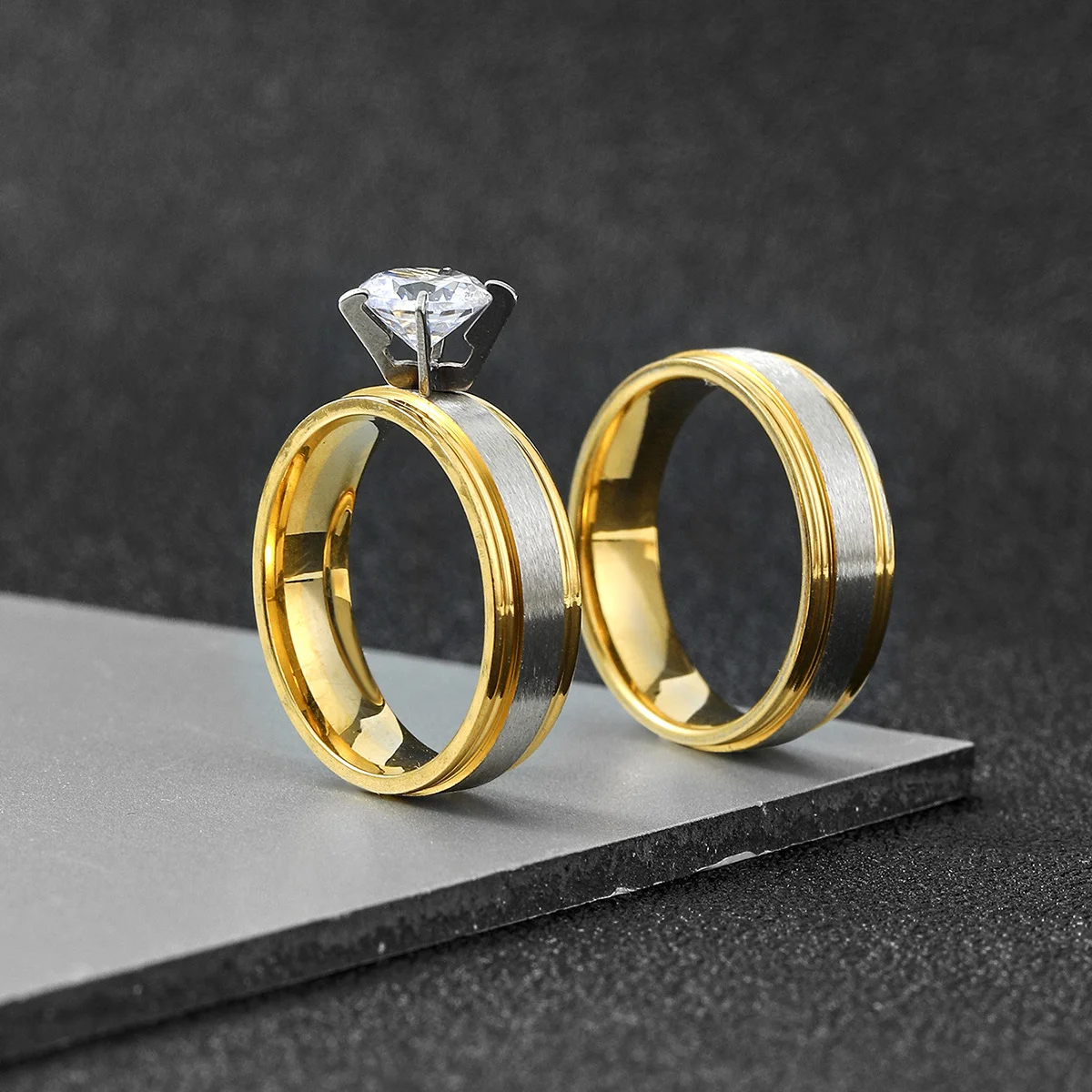 

Trendy Charm Shiny Zircon Stainless Steel Rings for Women And Men Fashion Engagement Jewelry for Party And Wedding