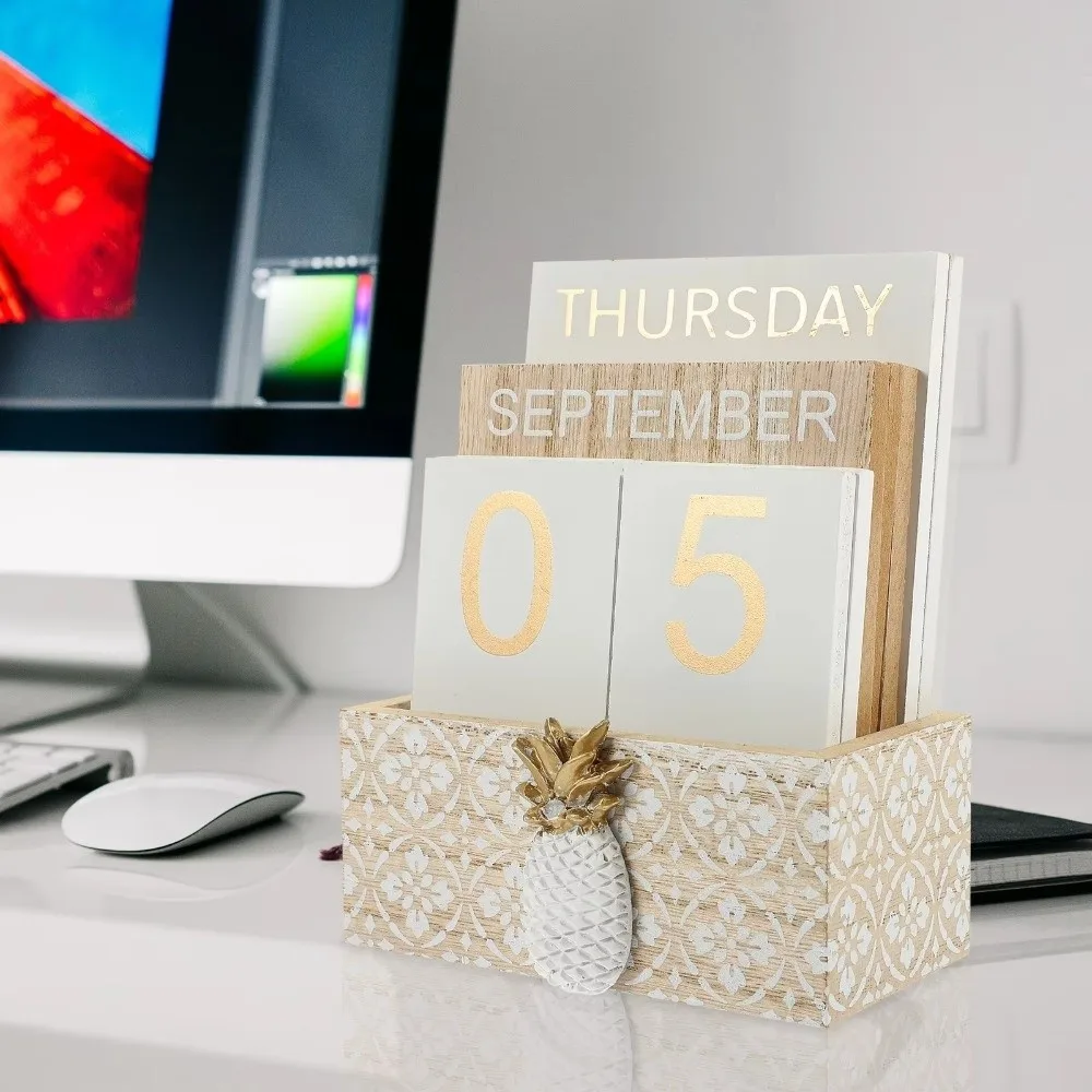 

Aesthetic Wooden Perpetual Calendar Cactus Manual Desk Calendar Ornament Pineapple Reusable Date Display Ornament Office