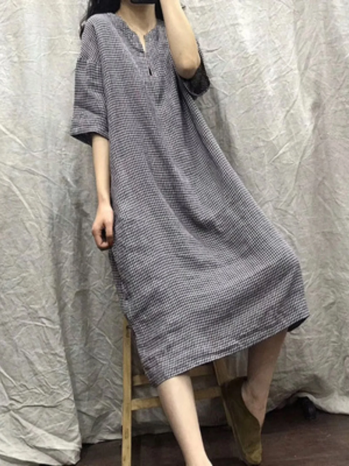 

Корейское японское хлопково-льняное клетчатое платье размера плюс ort Sve V-Ne Юбка трапециевидной формы средней длины Повседневное летнее платье для больших размеров...