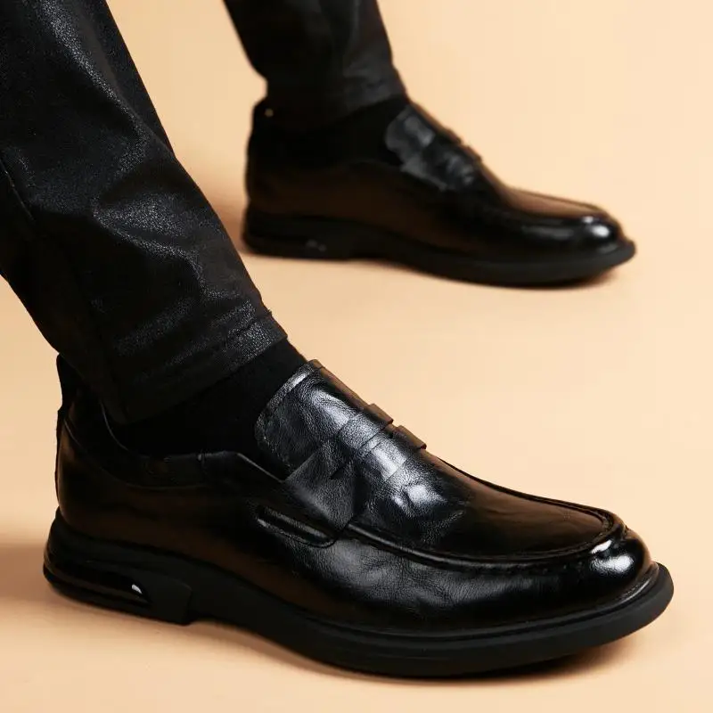 

High-End Men's Casual Leather oes Genuine Leather Men's Foot-Wide Slip-On Busin oes Summer New Sle Faion Trend