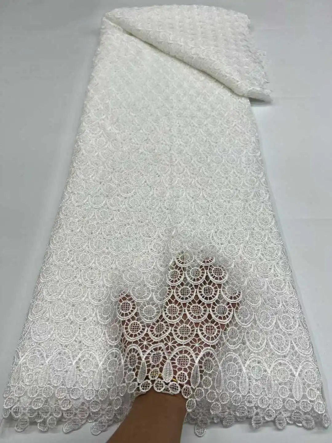 2025 Nuovo Bianco Africano Guipure Cavo Tessuto di pizzo Tessuto di pizzo chimico Solubile in acqua Tessuto di pizzo per le donne Abito da sera S1665