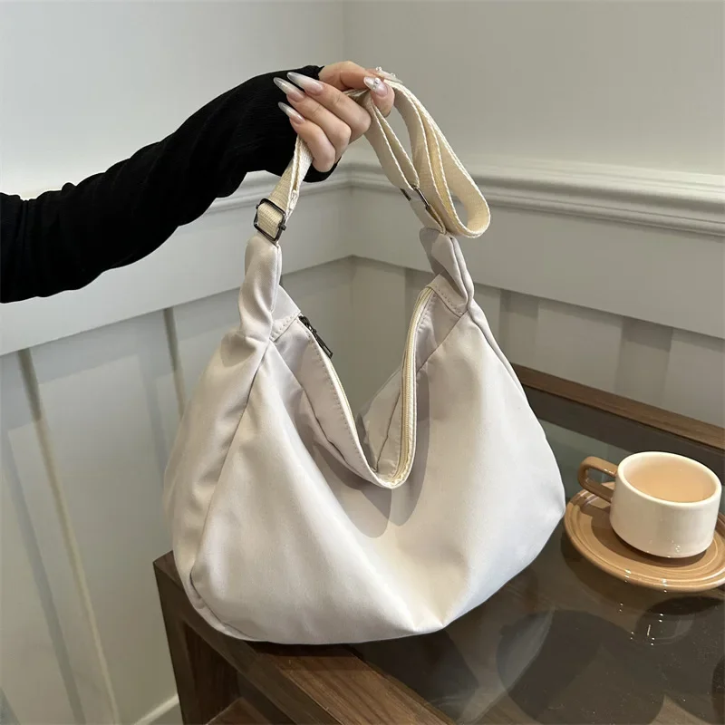 Solid color large-capacity Korean version casual bag  spring new versatile ins shoulder messenger bag make-up tote bag