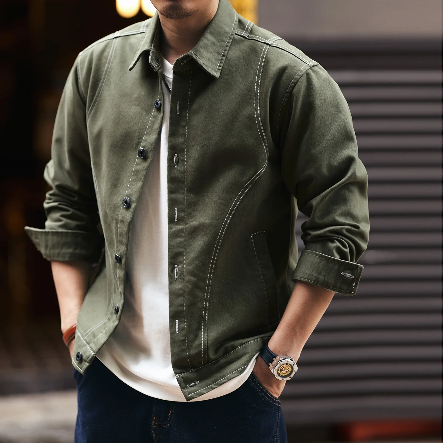 The new Spring and Autumn style of trendy men's retro high-end denim shirt and loose casual workwear jacket