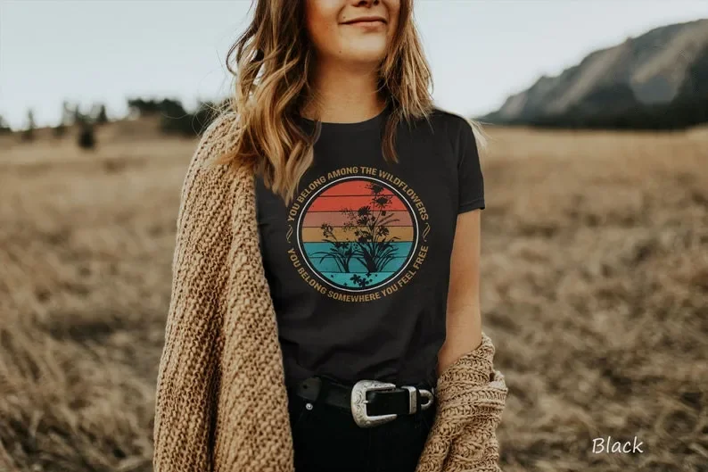 Вы принадлеете к рубашкам с дикими цветами, вы находитесь где-то в свободном положении, футболка, вдохновляющая одежда для женщин в винтажном стиле