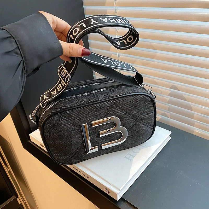 

Элегантная женская сумка через плечо с уникальным буквенным логотипом и повседневным покупателем большой вместимости