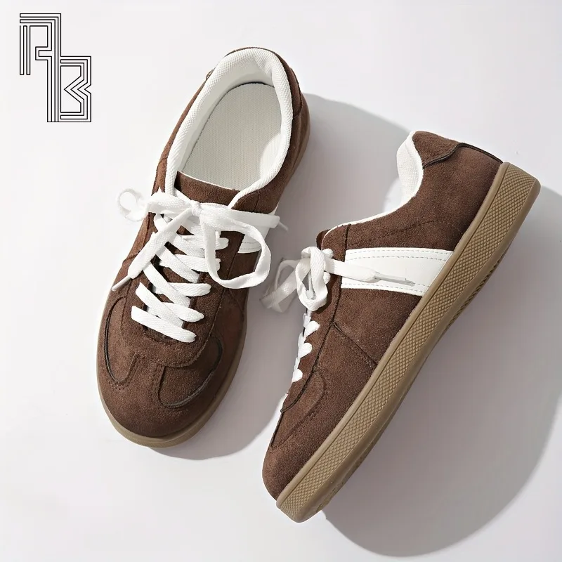 أحذية نسائية كبيرة الحجم، 2025 أحذية بيضاء مسطحة جديدة بمقدمة مستديرة ومتعددة الاستخدامات، أحذية رياضية منخفضة القطع