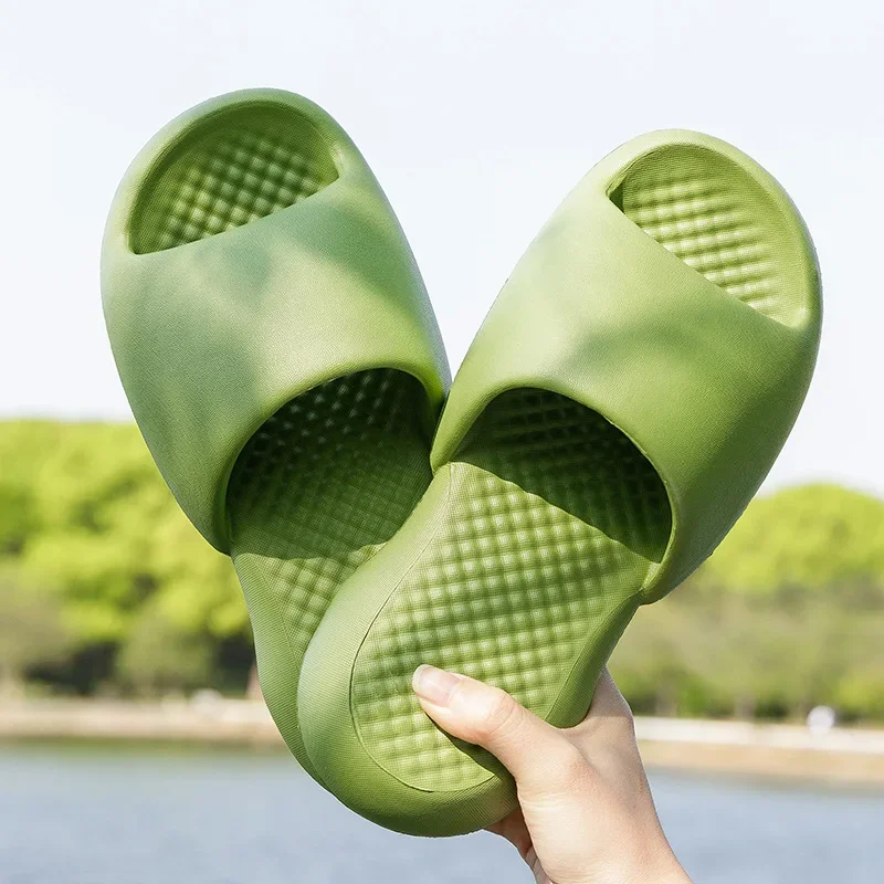 Zapatillas de baño de Interior para mujer, sandalias antideslizantes de plataforma gruesa, suaves y cofortables, zapatos de casa