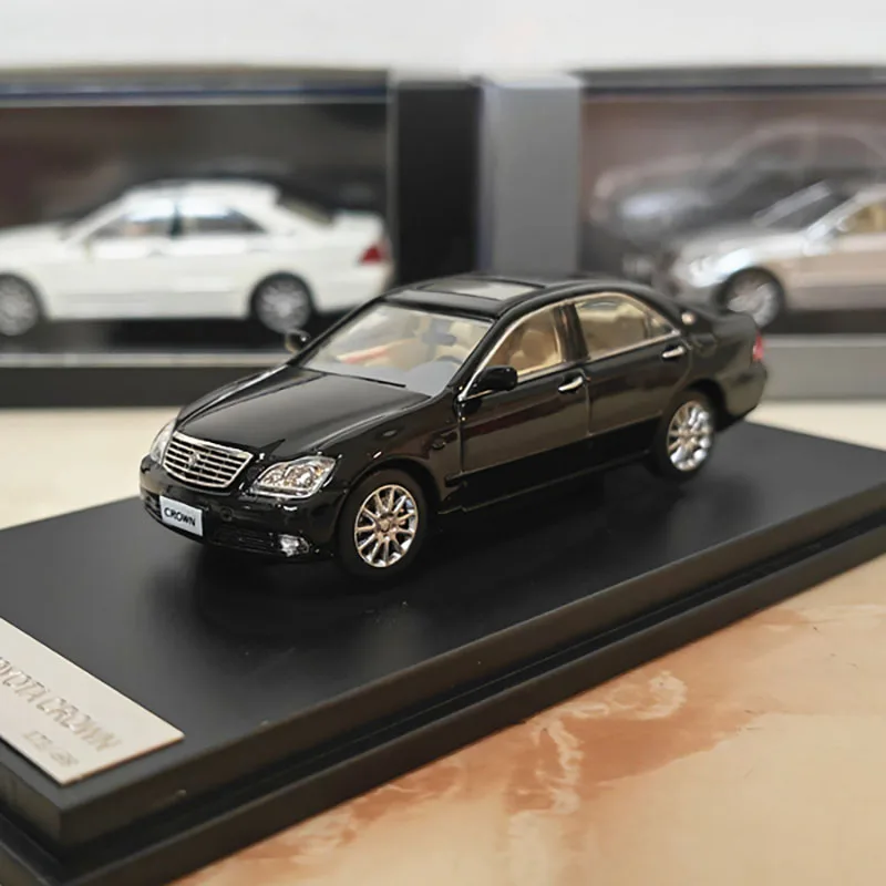 Diecast 1/64 Scale DCM Toyota CROWN 12th Generation Old Model Limited Edition Alloy Car Model Collectible Toy Gift