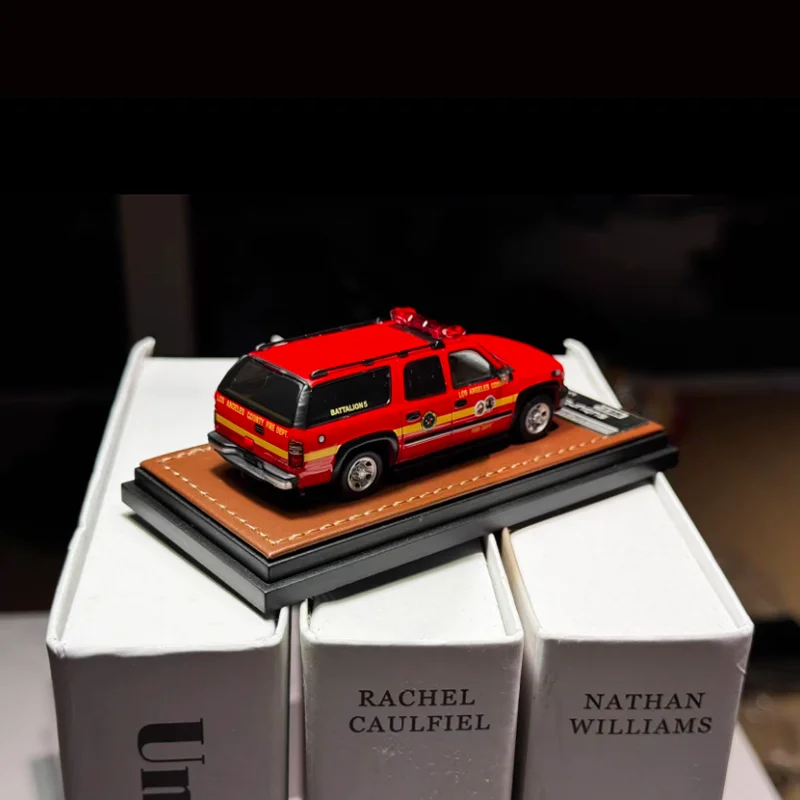 MK Diecast escala 1:64 motor de bomberos suburban/modelo de coche de simulación de aleación de policía niño coleccionable recuerdos exhibición de regalos de vacaciones