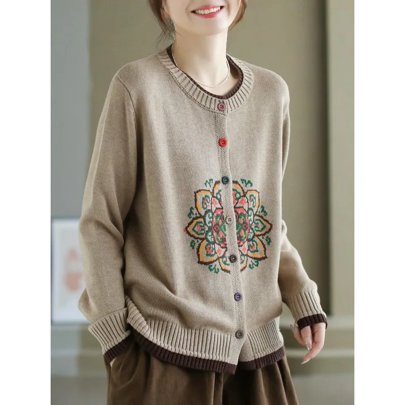 

New Autumn Style Literary Round Neck Embroidered Sweater for Women Loose Casual Single Row Color Button Short Sweater