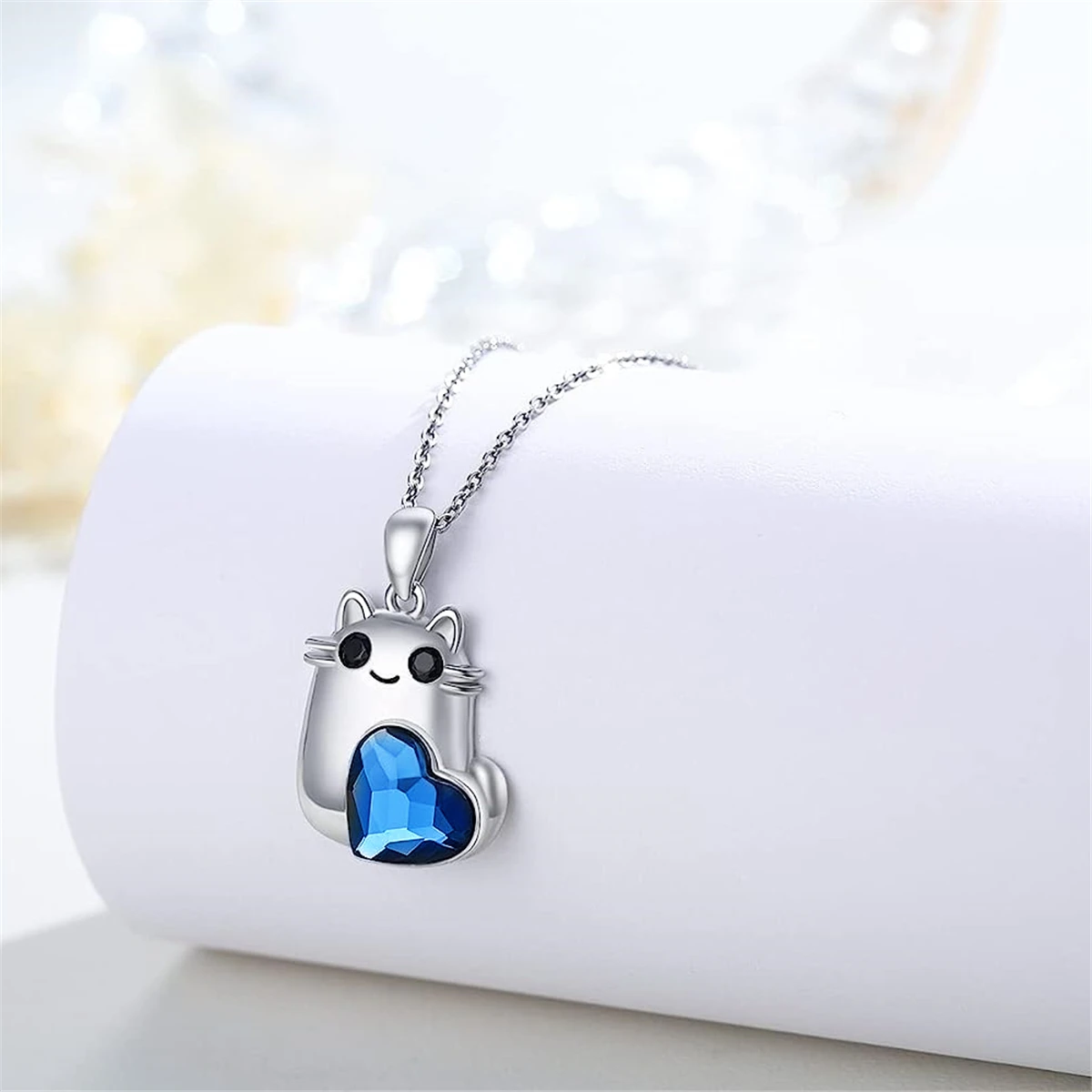 Cute Cartoon Cat Pendant Necklace with Big Eyes, Exquisite Women's Jewelry Accessories, Lovers' Holiday Gifts, Love Tokens