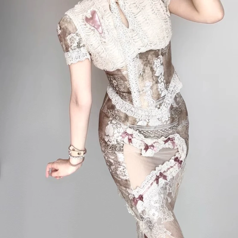 جديد مقوس دانتيل غير النظامية التطريز الطباعة المرأة تنورة قصيرة الأصلي خمر تصميم مزاجه أنيقة نصف التنانير السيدات