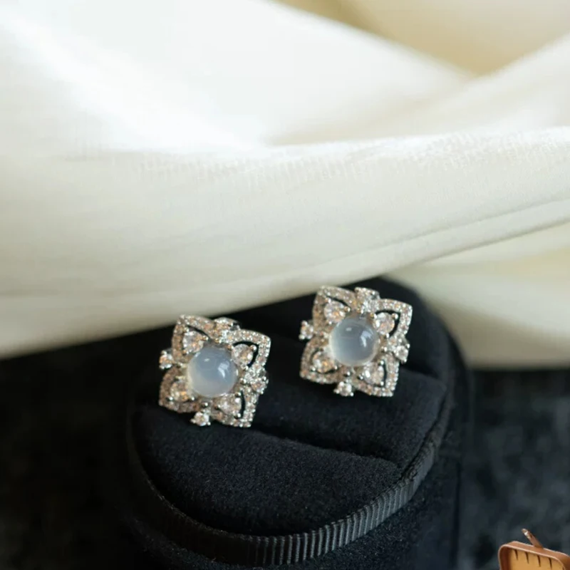 orecchini-da-donna-raytimone-in-stile-cinese-nuovo-con-quadrifoglio-trasparente-effetto-ghiaccio-a-spirale-articolo-unico