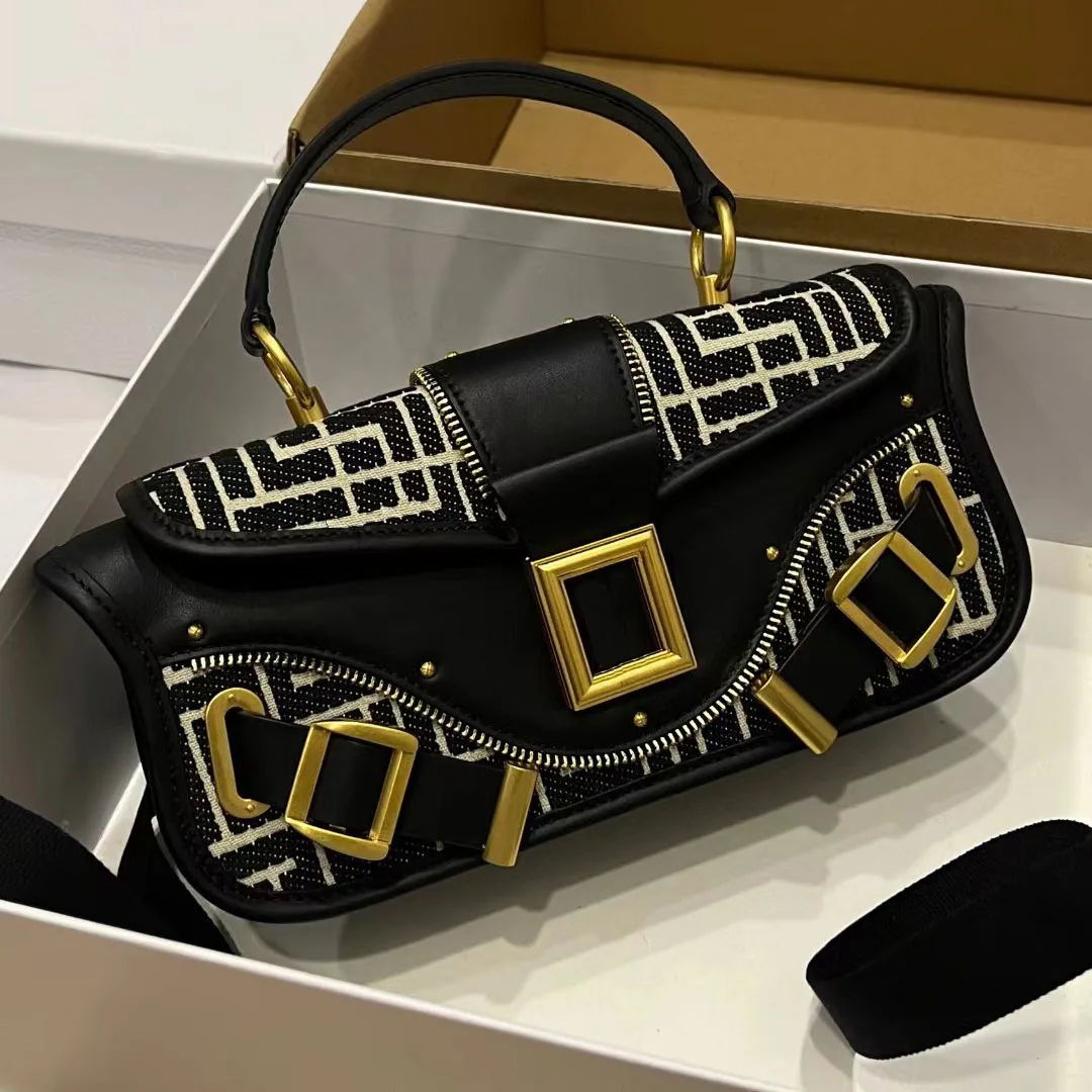 2024 Summer New Simple and Trendy Handheld Crossbody Bag with Metal Decoration Fashion Women's Bag