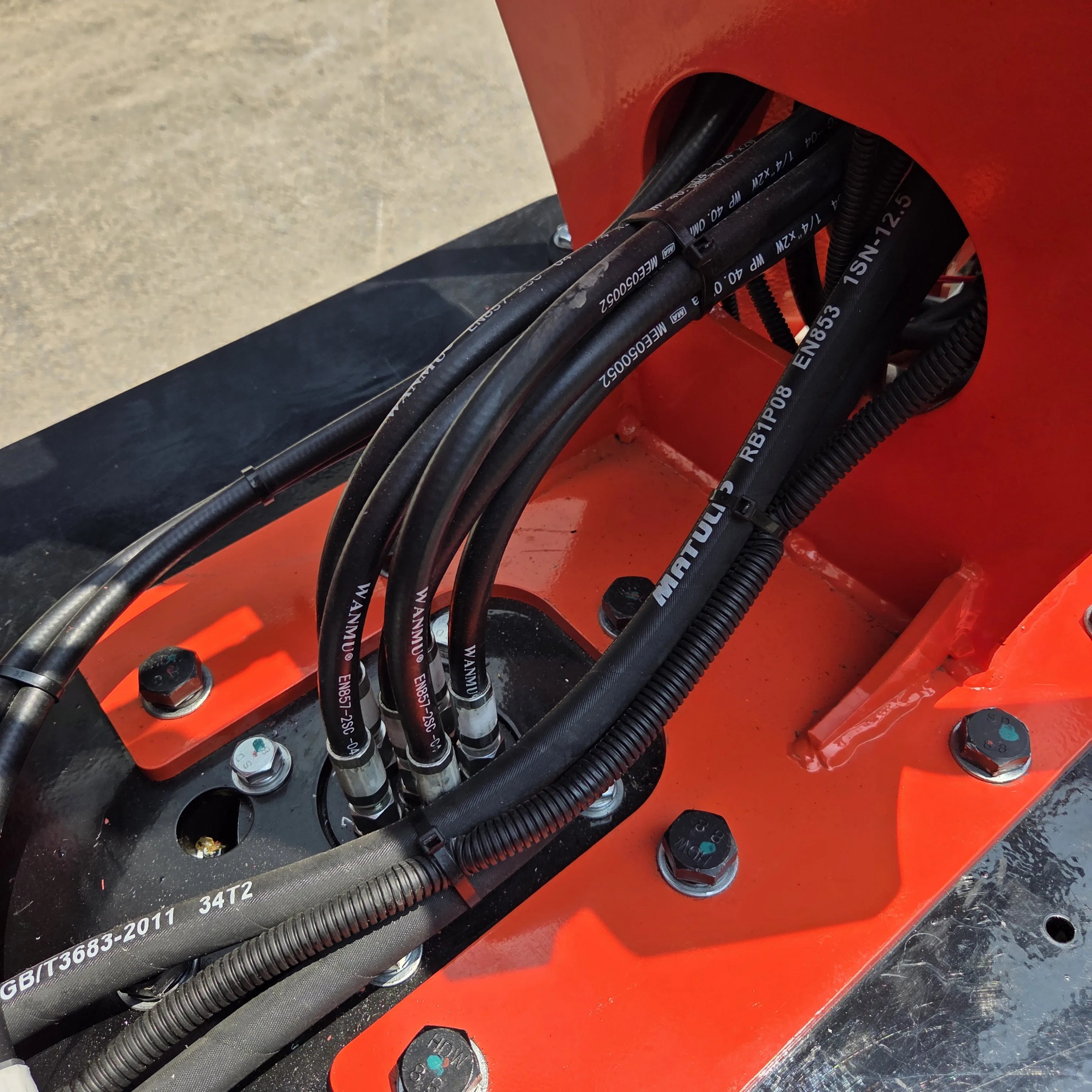 ZNW - 08 حفارة صغيرة منزلية صغيرة، سرعة تأرجح 12 دورة في الدقيقة، مسافة حفر أقصى 2450 مم لخنادق وحفر الحدائق