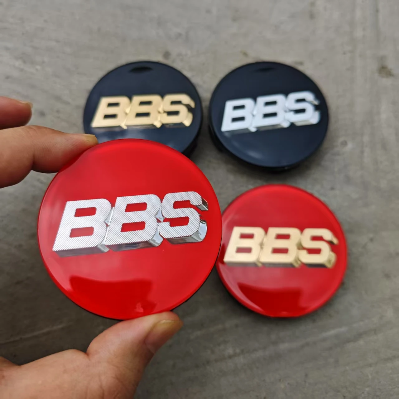 4 قطعة غطاء مركز محور عجلة السيارة شعار BBS القطر الخارجي حجم 65 مللي متر ، القطر الداخلي حجم 62.5 مللي متر 4 ألوان