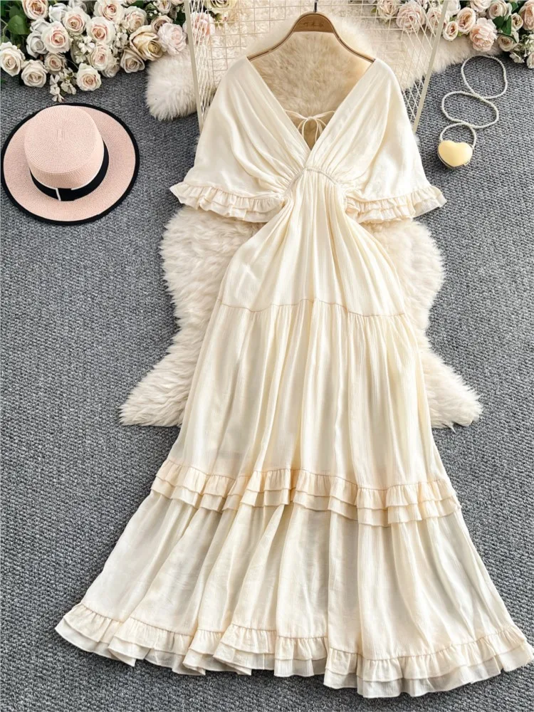 

A gentle and elegant vacation long dress with necktie ruffled edges cinched waist