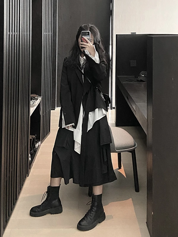 

Асимметричная юбка-шорты в темном стиле, черно-белая, с эластичным поясом, для женщин, весна-осень, оригинальный дизайн, повседневная юбка