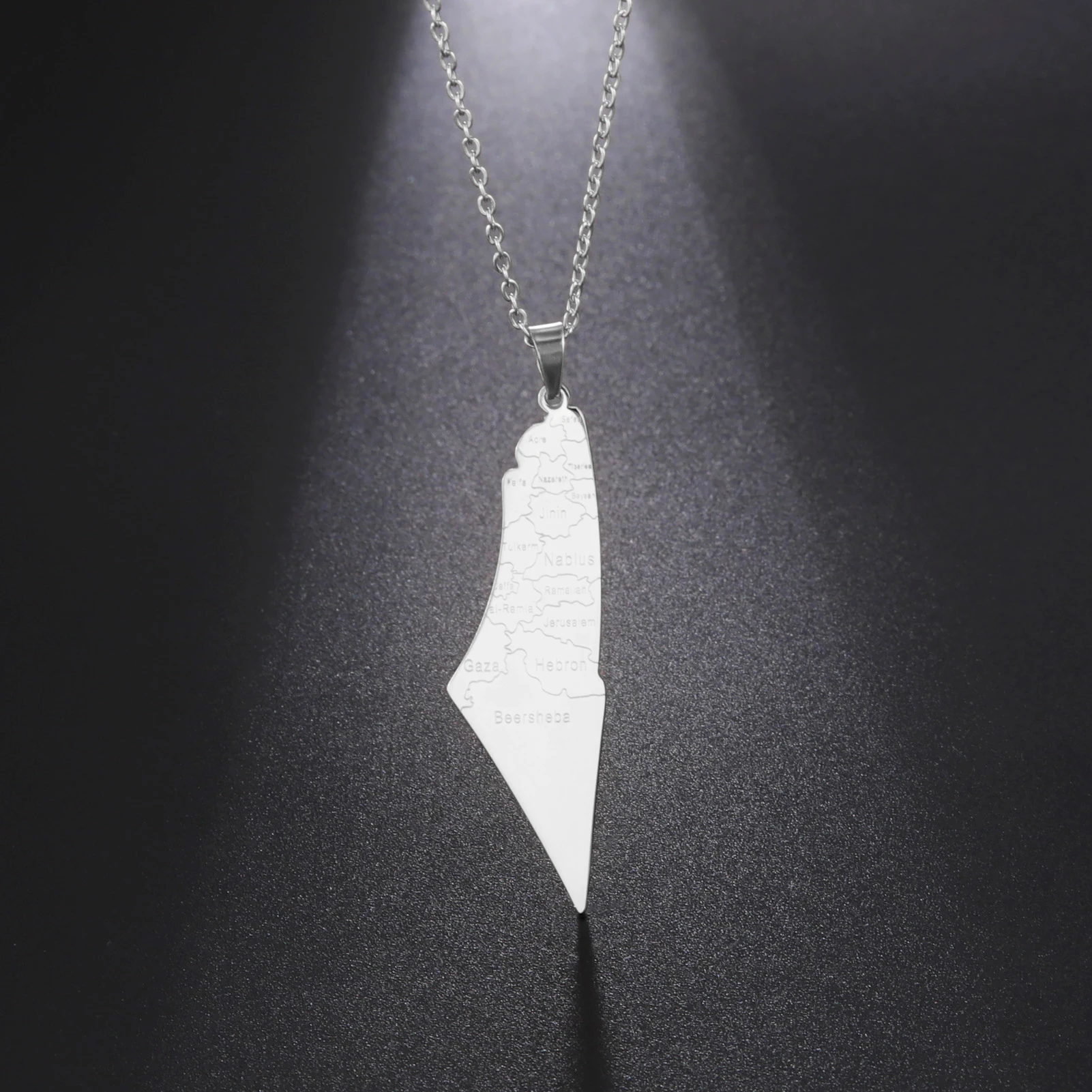 Vintage Map Pendant Necklace Fashion Rural Geography Stainless Steel Chain Necklace Women and Men\'s Engagement Gift Jewelry