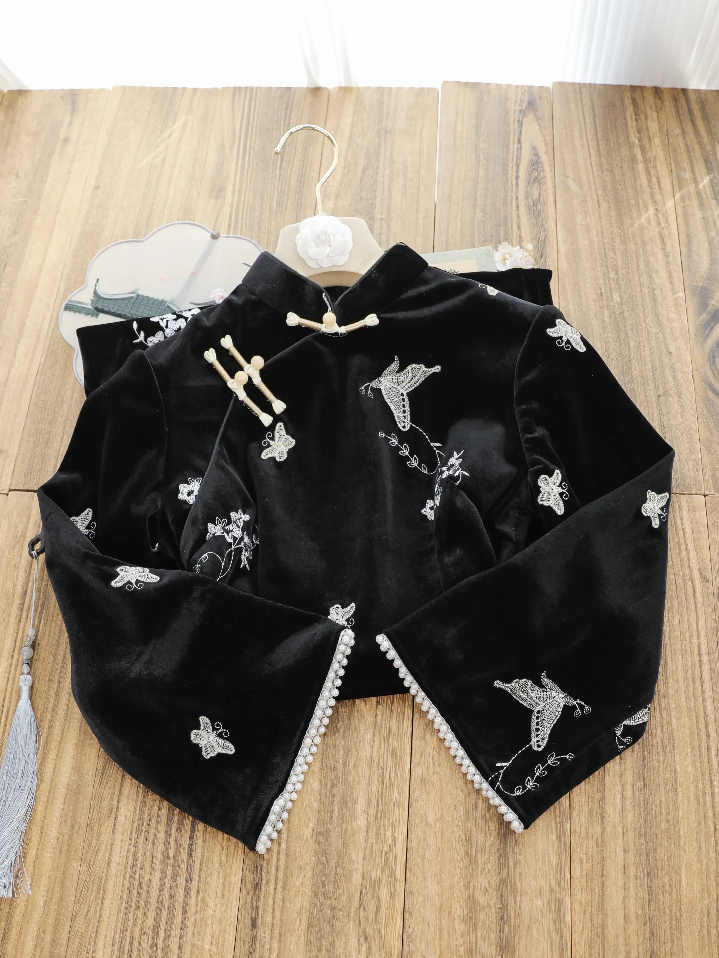 

Черное бархатное ретро-платье ципао в китайском стиле для молодых женщин: модное, дышащее, с длинными рукавами и низким разрезом, для повседневной носки